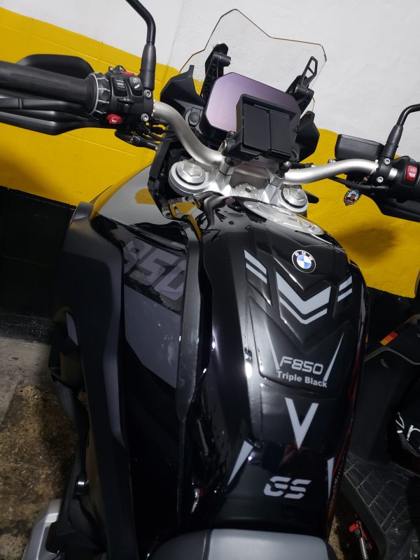 20240626_144838 Protector de Tanque f850gs triple black