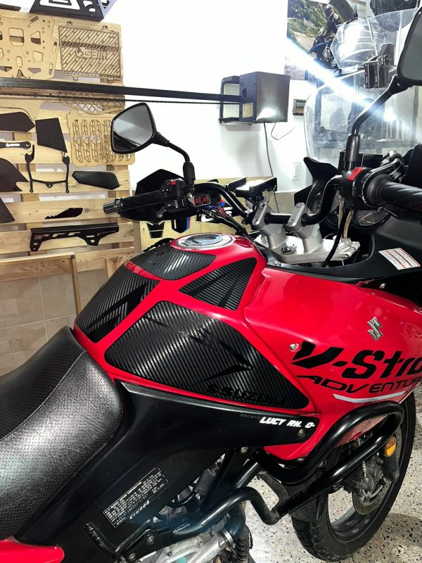 467836861_1085785120223741_3653003708108790762_n Kit de Protector de Tanque en Vinilo de Fibra de carbono