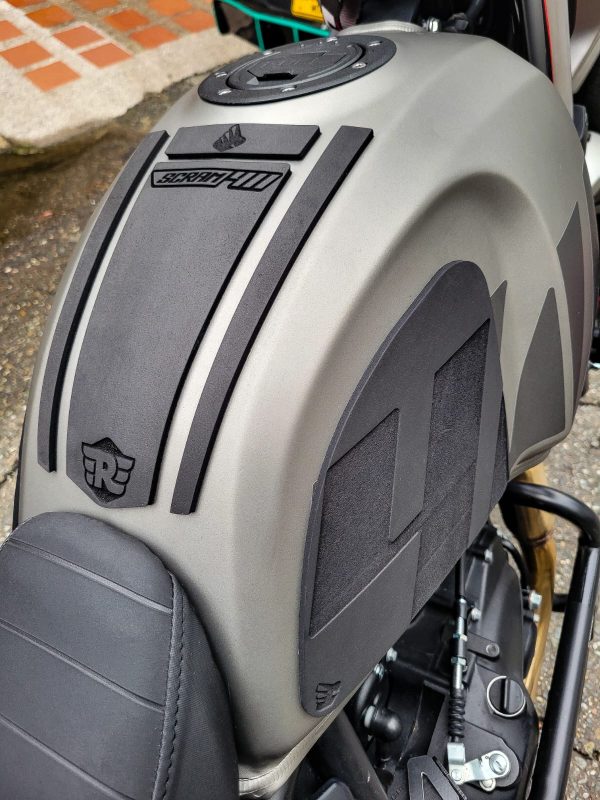 WhatsApp Image 2024-11-16 at 17.14.45 (2) Kit de Protector de Tanque - Scram 411 - A1