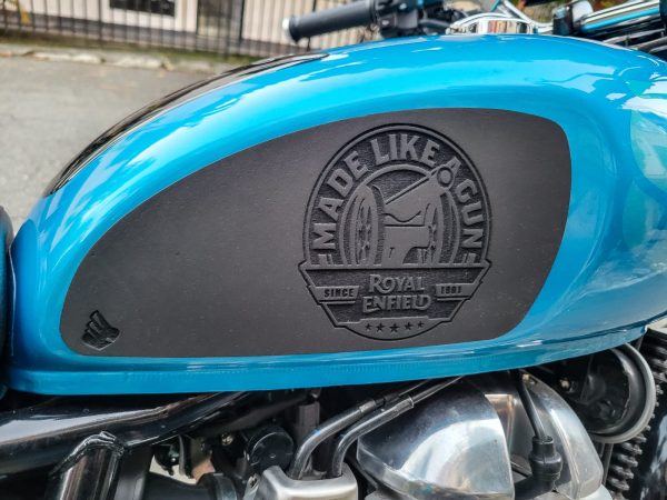 WhatsApp Image 2024-11-25 at 18.36.05 Protector de Tanque Laterales - Goma Interceptor 650